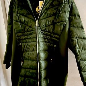 NWT Michael Kors, military green down puffer coat color is Olive Chamo size 2X